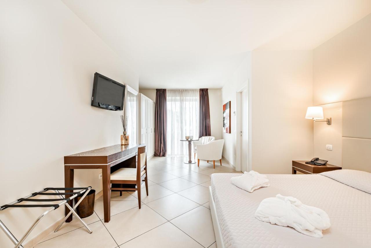 Hotel & Residence Exclusive Marina Di Carrara Exterior foto