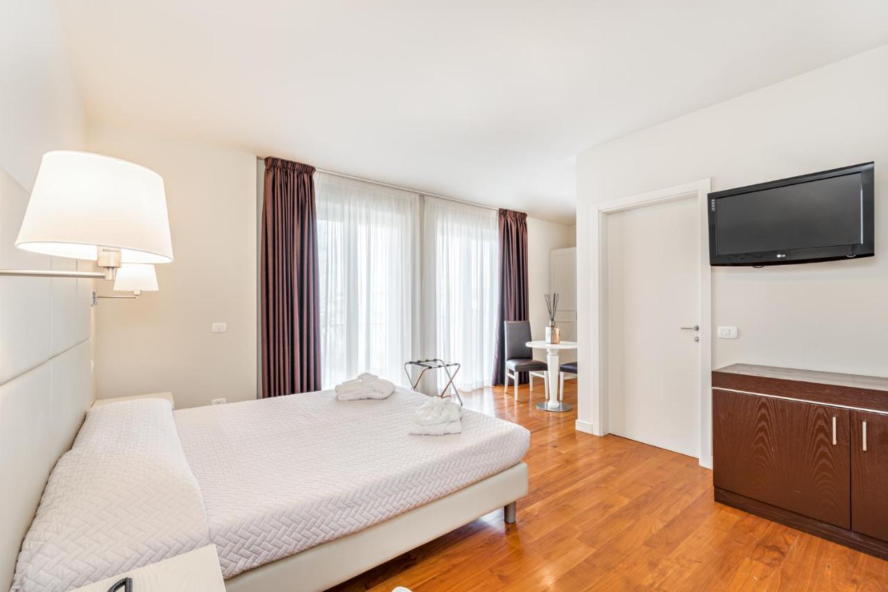 Hotel & Residence Exclusive Marina Di Carrara Exterior foto