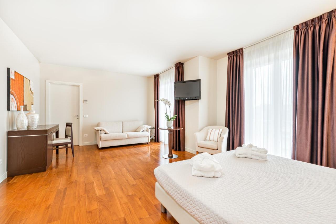 Hotel & Residence Exclusive Marina Di Carrara Exterior foto