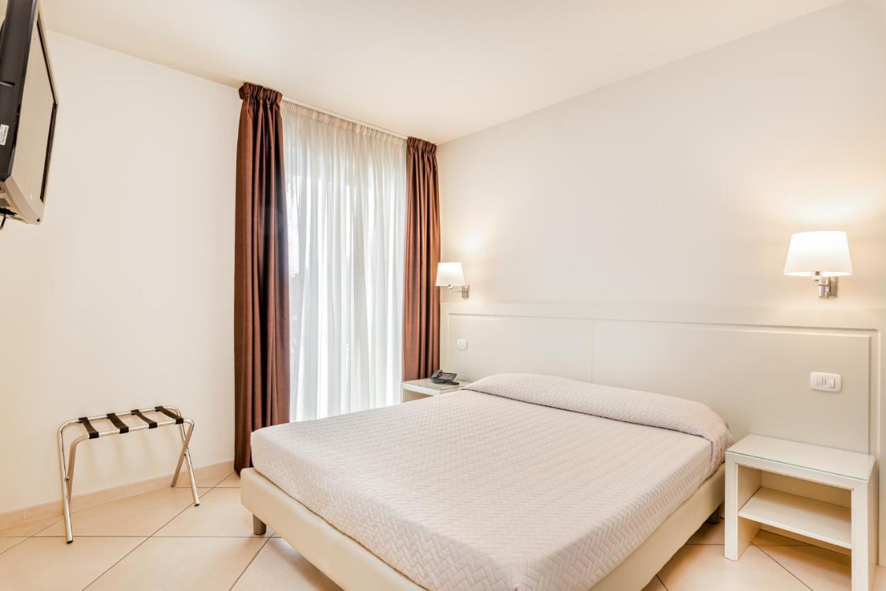 Hotel & Residence Exclusive Marina Di Carrara Exterior foto