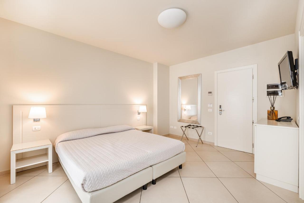 Hotel & Residence Exclusive Marina Di Carrara Exterior foto