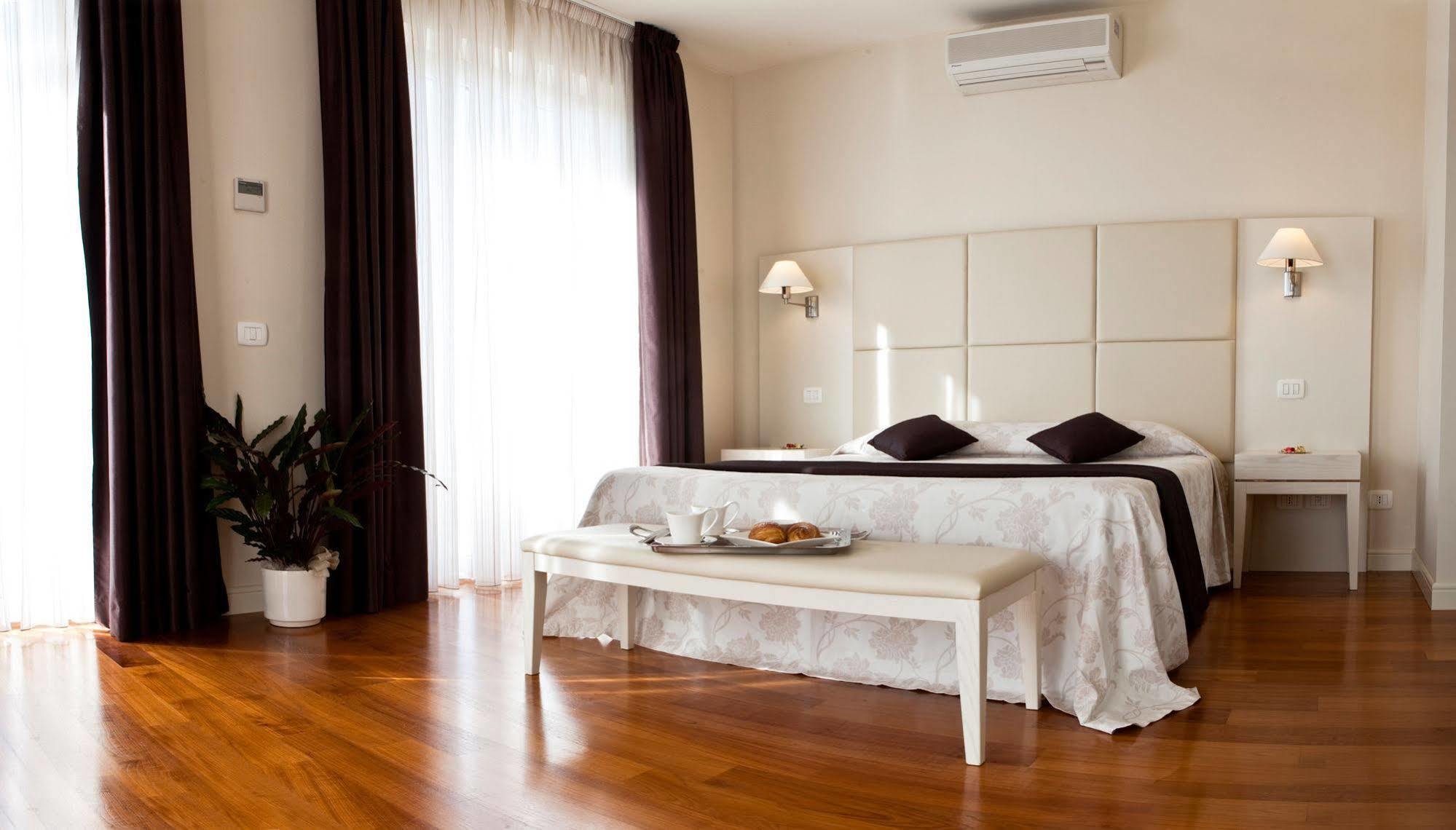 Hotel & Residence Exclusive Marina Di Carrara Exterior foto
